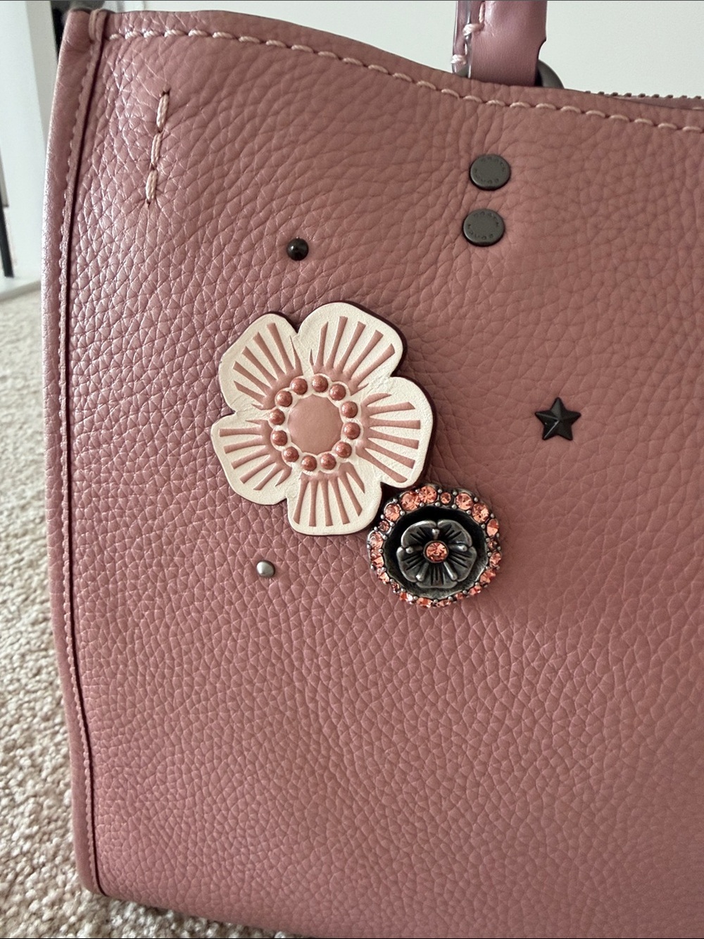 Coach rogue 30 Pebbled Leather suede bag with studs and tea roses - Picture 3 of 16